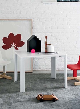 意大利Magis旗舰店儿童桌 Linus 设计桌子学习桌 MeToo 现货