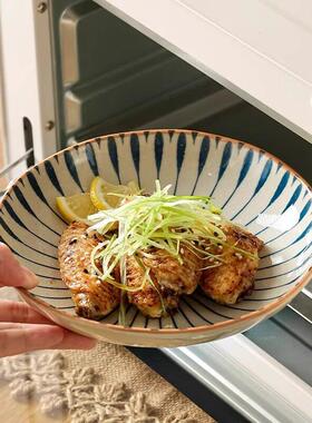 Japanese-style round plate with a high-end feel, suitable fo