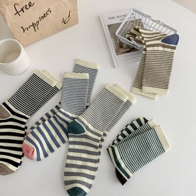 Middle tube socks, new women's pile socks, contrasting blac