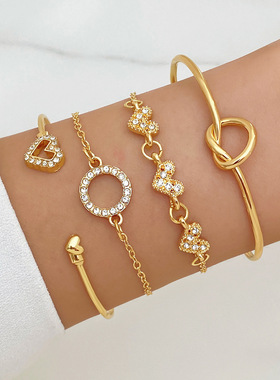 High end heart-shaped diamond inlaid bracelet with a niche