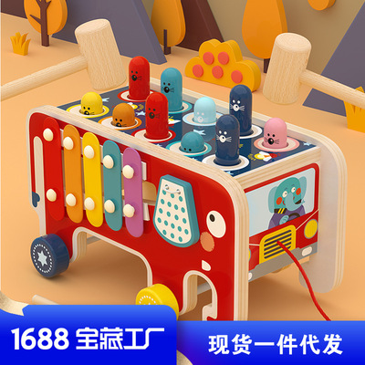 Children's wooden toys, elephants, dragging, playing the pi