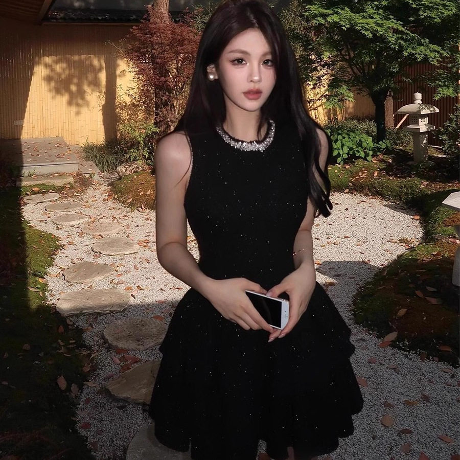 绝美辣妹收腰连衣裙女装法式气质千金高级感小黑裙生日礼裙短裙子