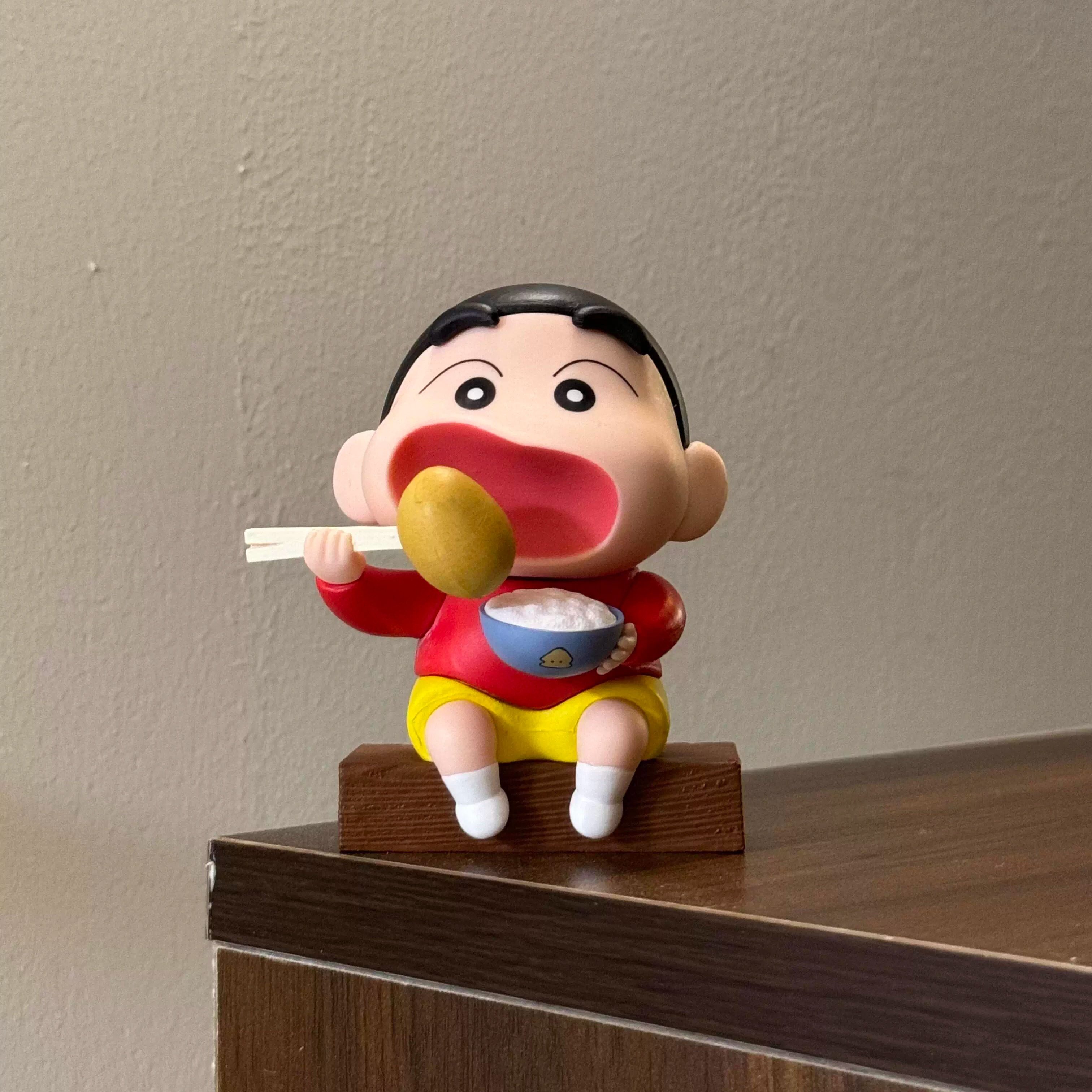 吃马铃薯蜡笔小新桌面摆件客厅玄关电视柜装饰品创意解压工位摆件,家居饰品,桌面摆件,淘宝优惠券,粉丝福利购,淘宝优惠卷