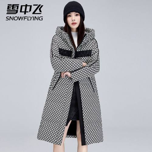 雪中飞长款过膝羽绒服女