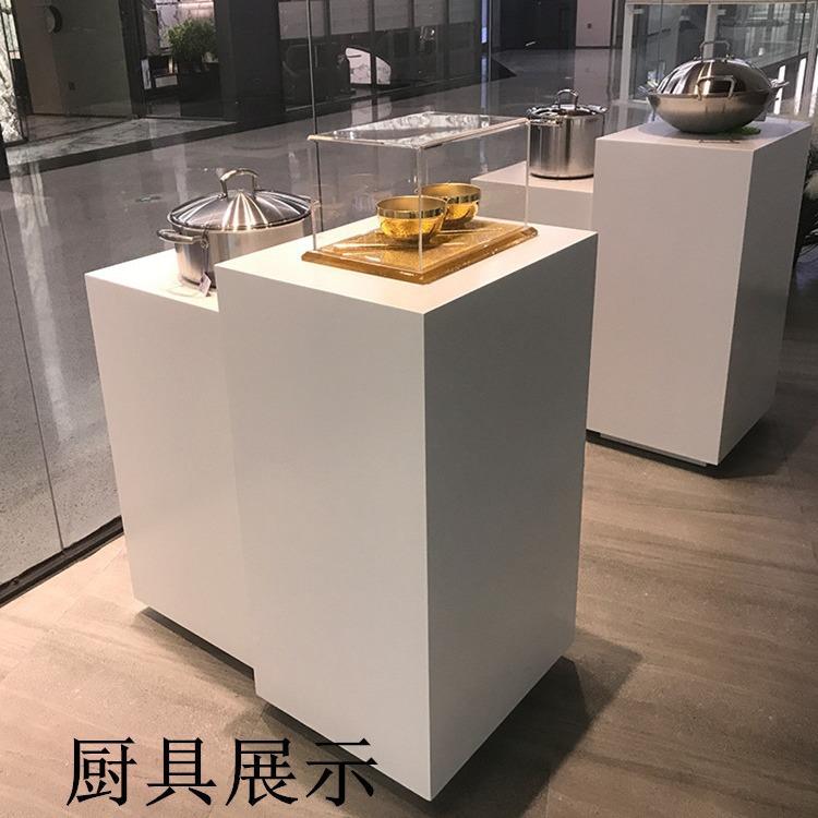 木质烤用漆台白色展设RSY计商业会展店精品展柜展示台商女装桌子