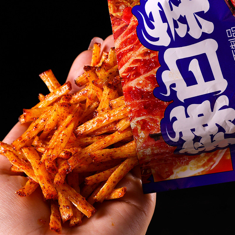颜雯丽辣白菜味辣条怀旧解馋零食