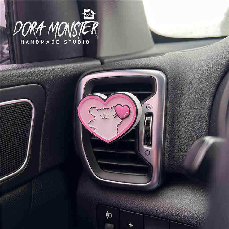 可爱新线条车小狗车香薰7392024款汽车空载调出风口装饰女生礼物