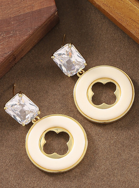 港风时尚气质轻奢风几何白色圆圈镶锆石耳环女感简约银针耳饰