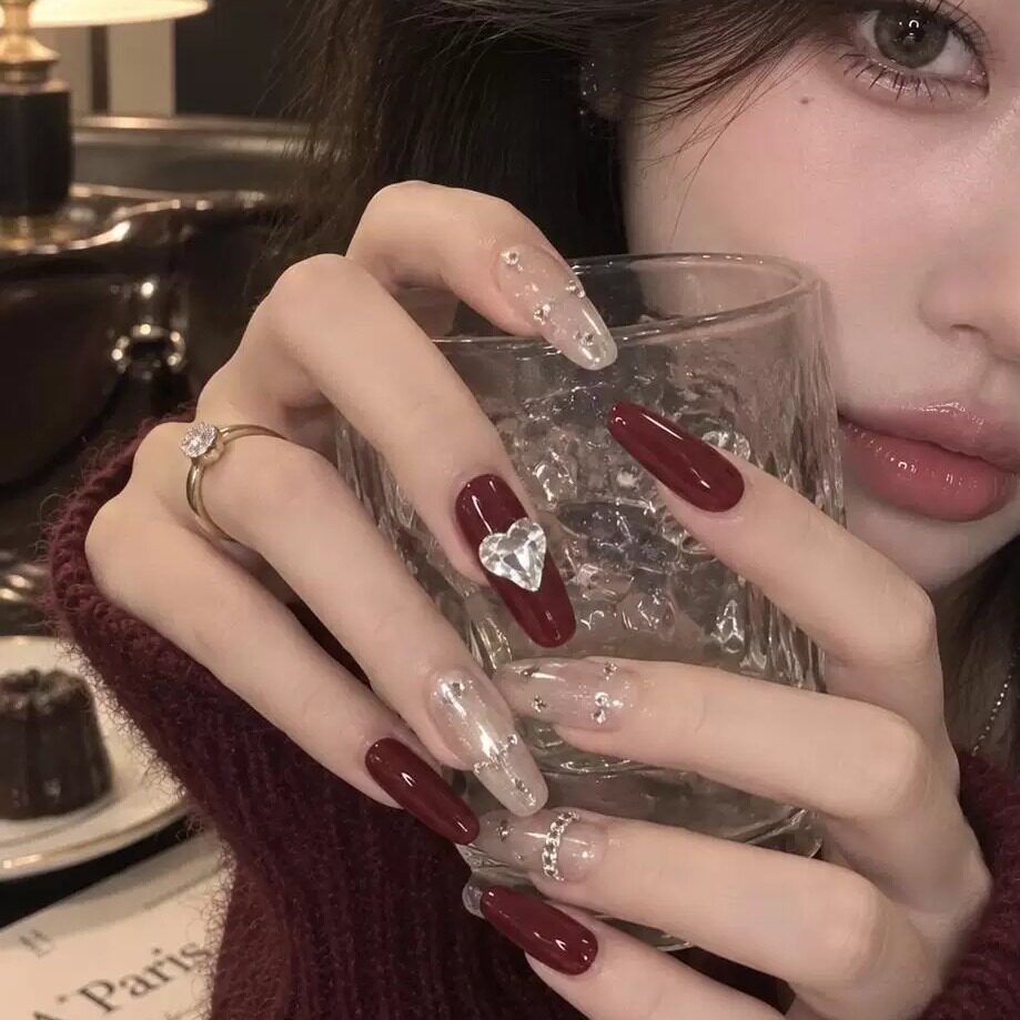 秋冬酒红水钻爱心显白穿戴甲
