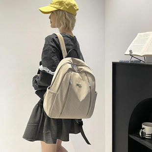 Colorful Fox小众高级感双肩背包休闲百搭旅行大容量通勤书包轻便