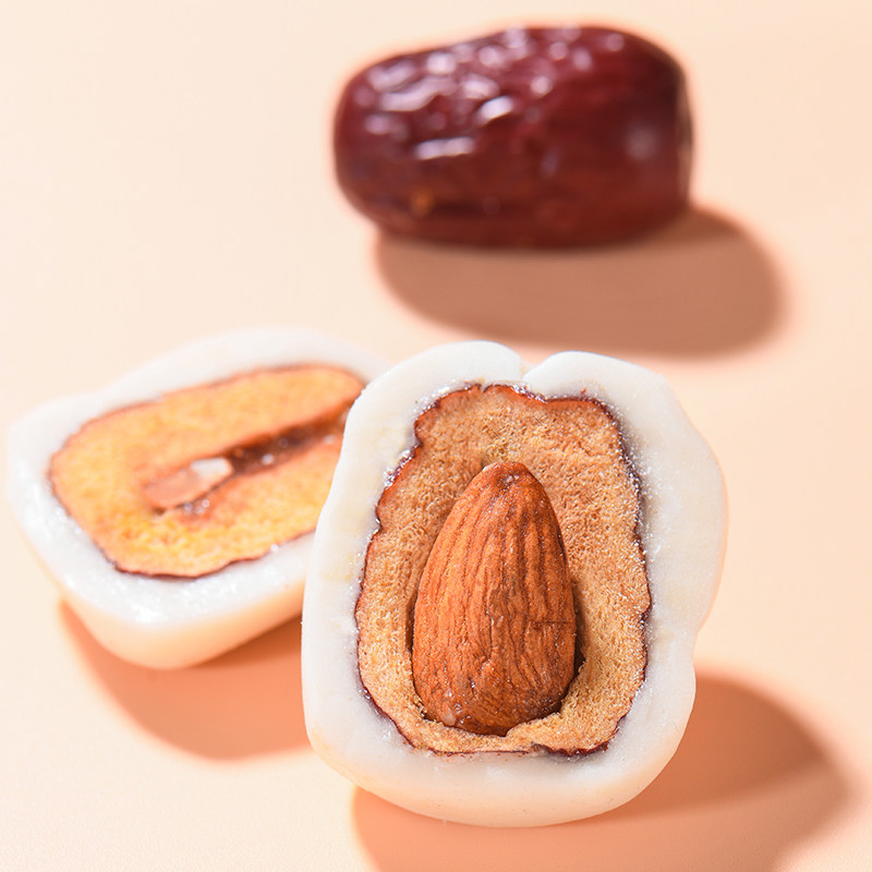 巨壳新货榴莲奶枣巴旦木夹心奶酪枣原味网红休闲小零食新疆大红枣