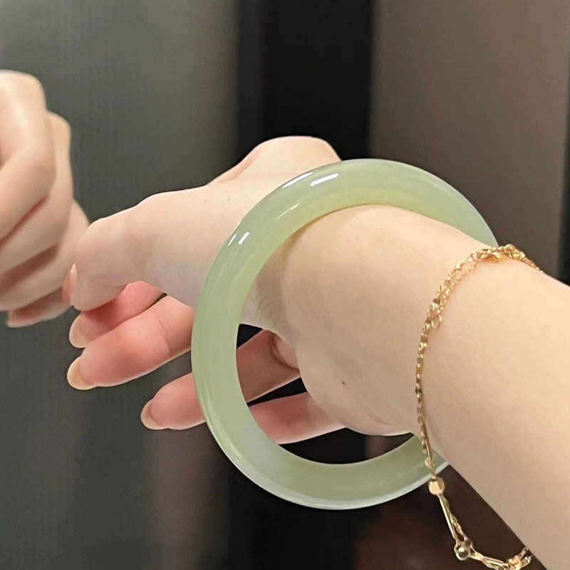 新疆和田玉青白玉镯冰种晴水年轻款手镯胖圆条玉镯子送女友礼物