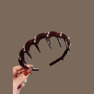 Lastkiss珍珠齿梳发箍女2026新款新年红日常外戴带齿防滑压发发饰
