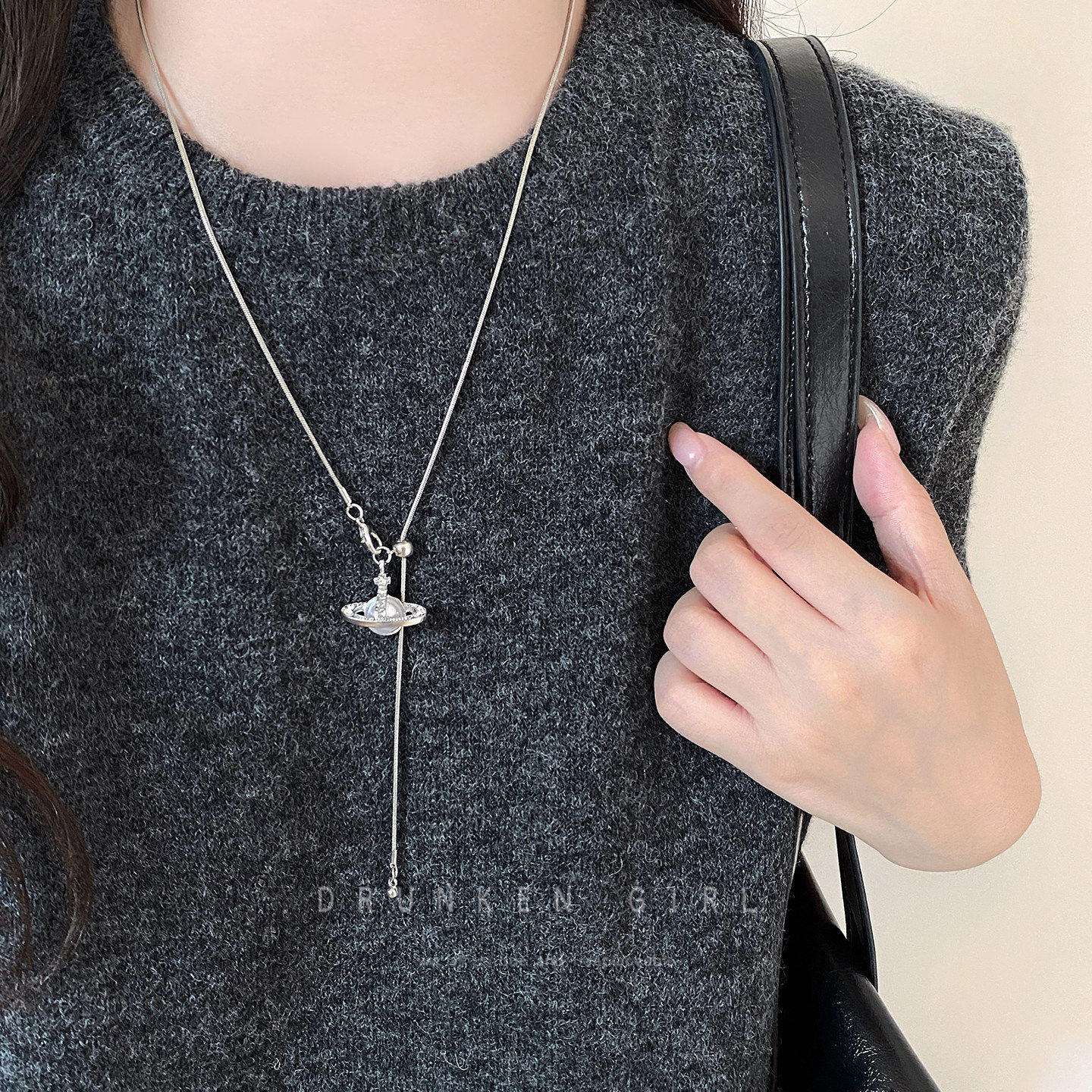 西太后土星球珍珠吊坠流苏项链女款轻奢高级感毛衣链独特长款配饰