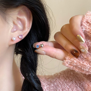 双耳洞耳钉女小众设计感上下两个耳洞搭配耳骨钉爆闪彩钻耳蜗耳饰