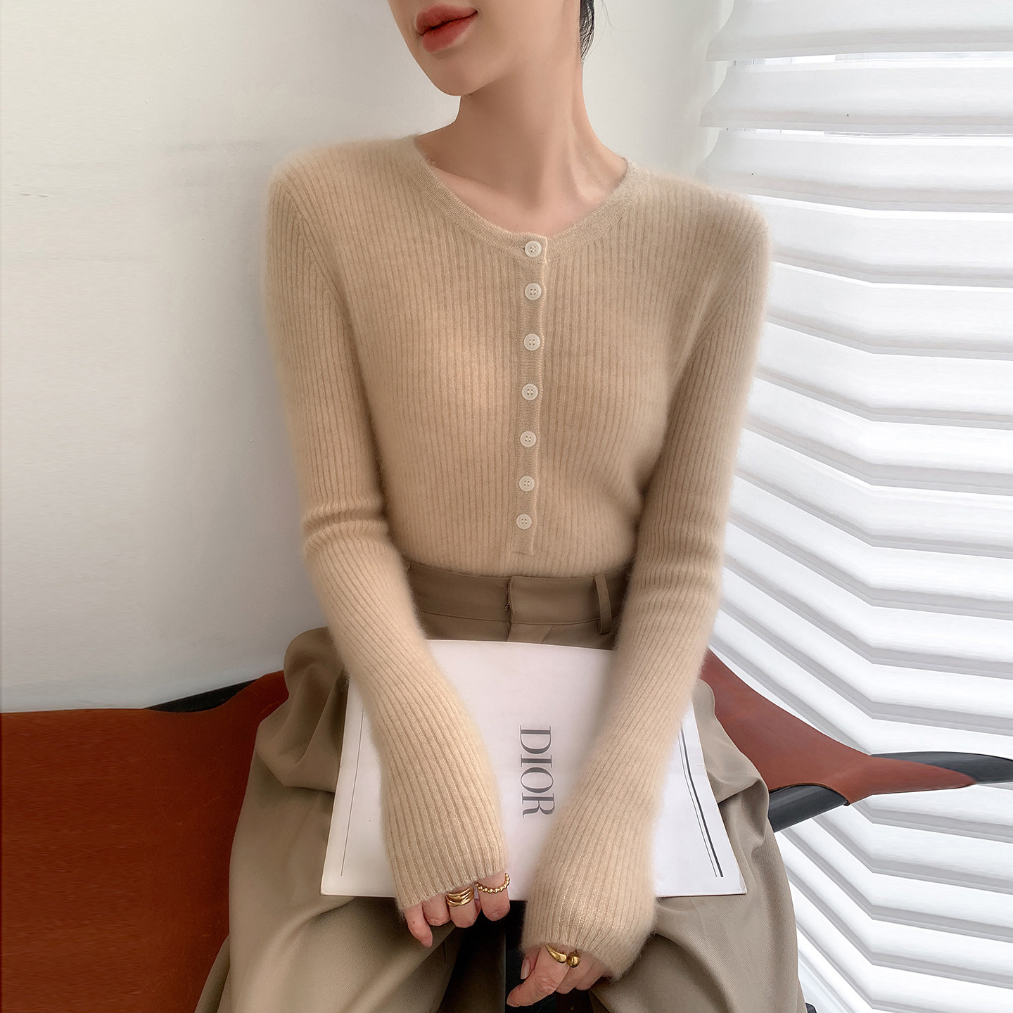 高级感修身显瘦圆领山羊绒衫女2025新款软糯保暖抽条针织内搭毛衣,女装/女士精品,羊绒衫,淘宝优惠券,粉丝福利购,淘宝优惠卷