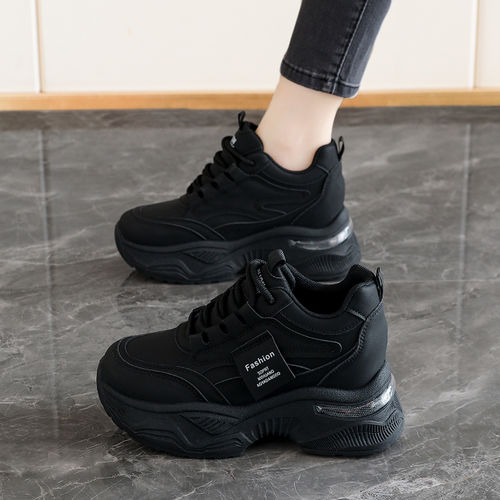 黑色运动鞋女2026新款秋季软底不累脚上班工作鞋厚底内增高老爹鞋