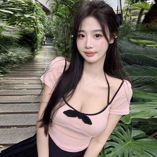 粉色显瘦性感甜辣u领短袖t恤女夏季纯欲风露锁骨紧身短款挂脖上衣