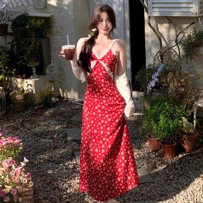 蕾丝拼接v领红色碎花吊带连衣裙女2025夏季多巴胺掐腰露背长裙子