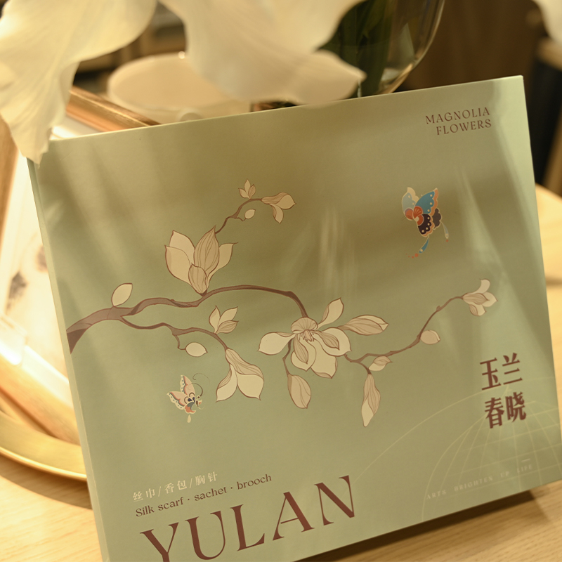 国家大剧院《玉兰春晓》 限定款礼盒装丝巾胸针香包徽章生日礼物怎么样,好用不?