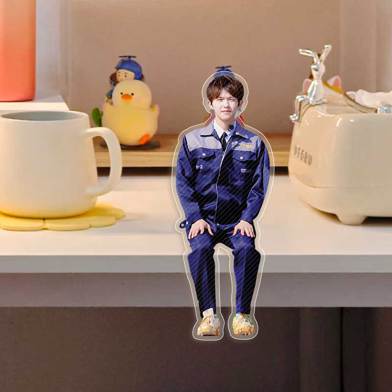 新款李昊创意亚克力坐姿泡面盖可爱高颜值桌面摆件送朋友泡面