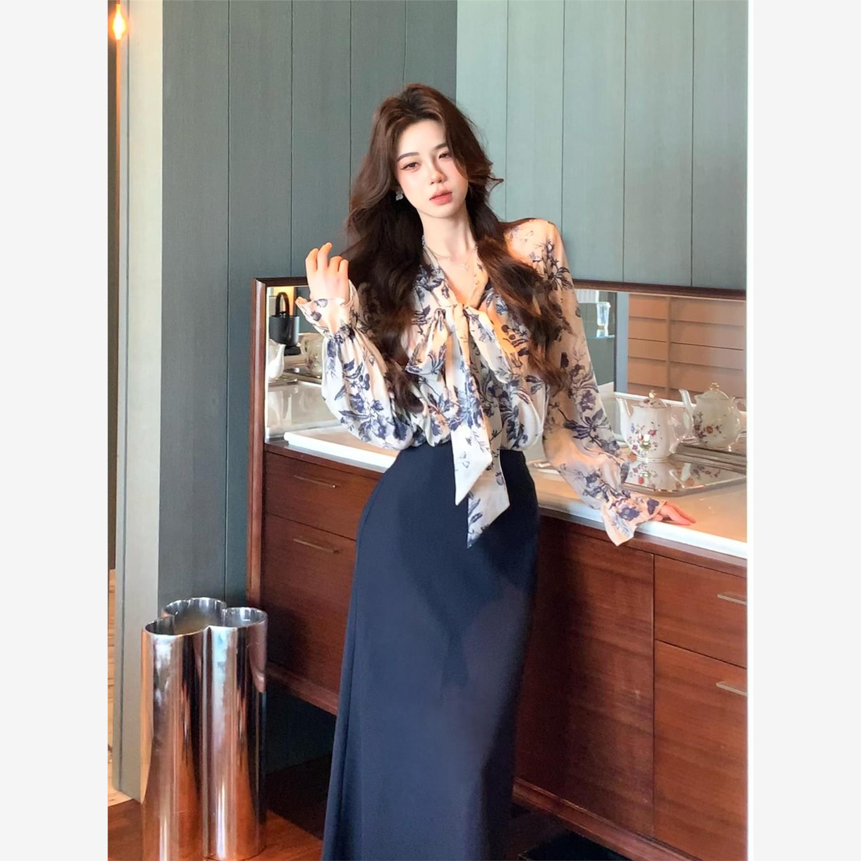 木子李的李2025秋冬长袖印花雪纺衫上衣西装风衣外套半身裙套装女