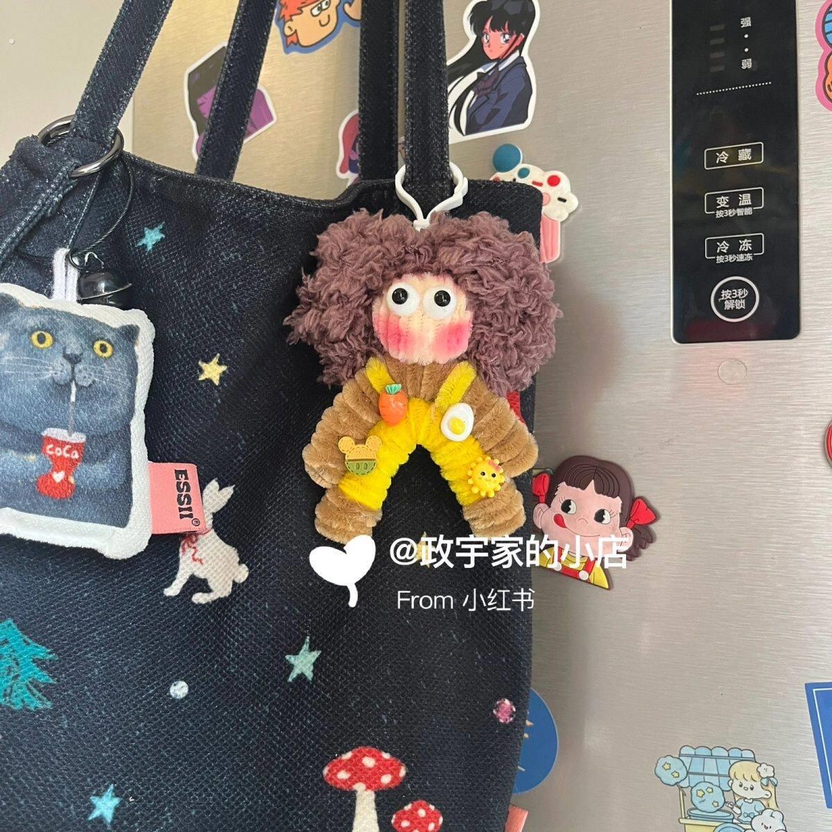 钥匙扣女生成品2026年摆摊丑萌妞妞棒爆炸娃娃挂件随机礼物爆款