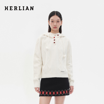HERLIAN 2025年秋季新品女士黑红格子包扣设计连帽针织衫