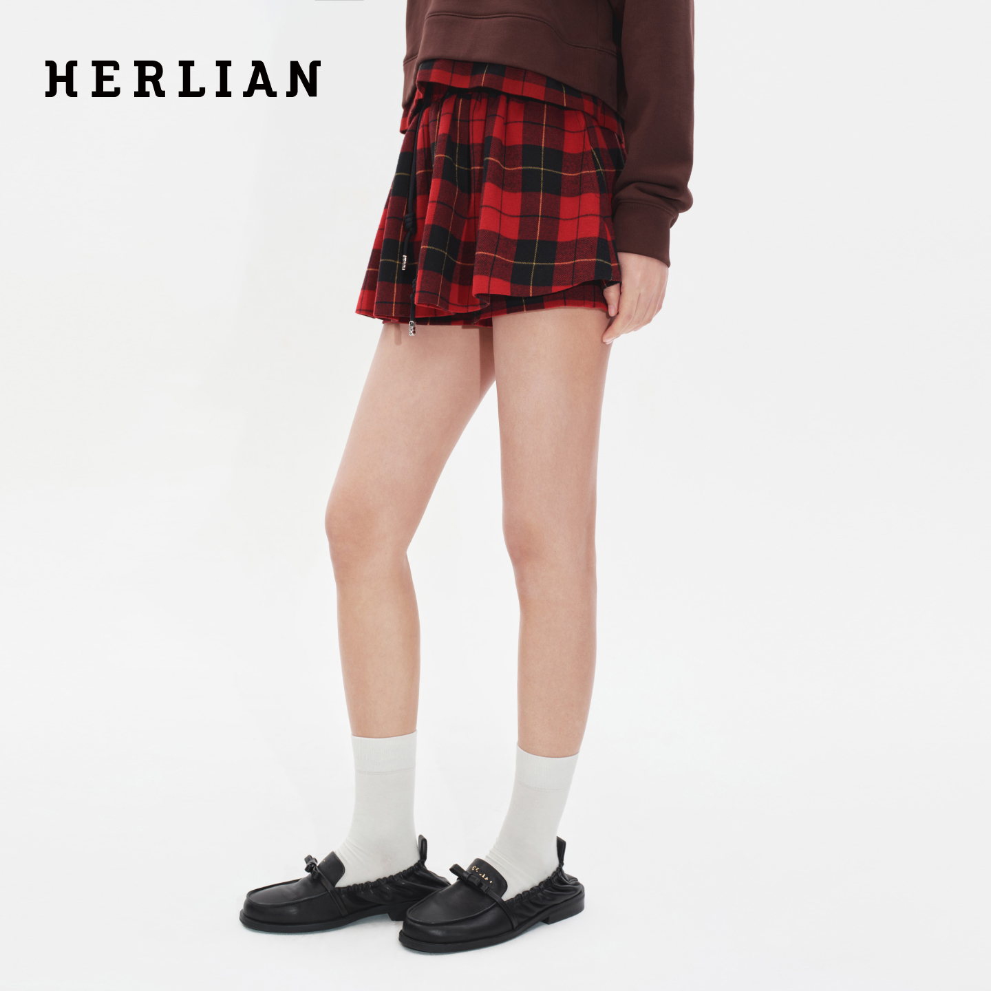 腰部抽绳设计黑红格纹裙裤