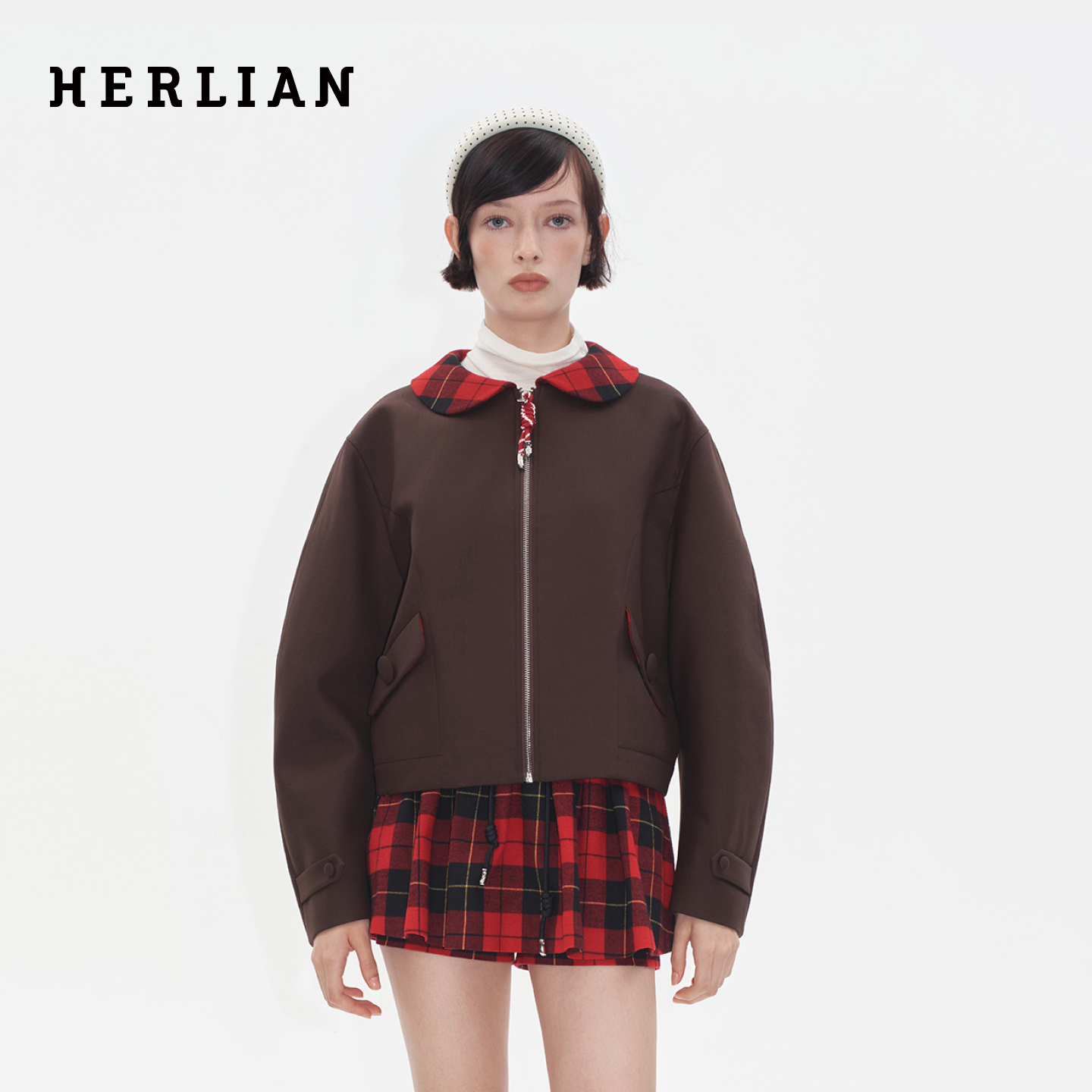 格纹拼接娃娃领设计廓形外套