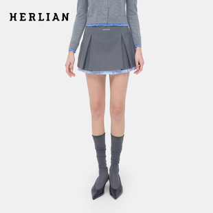HERLIAN 2026年春季新品格纹拼接下摆学院风百褶裙女灰调叠格短裙