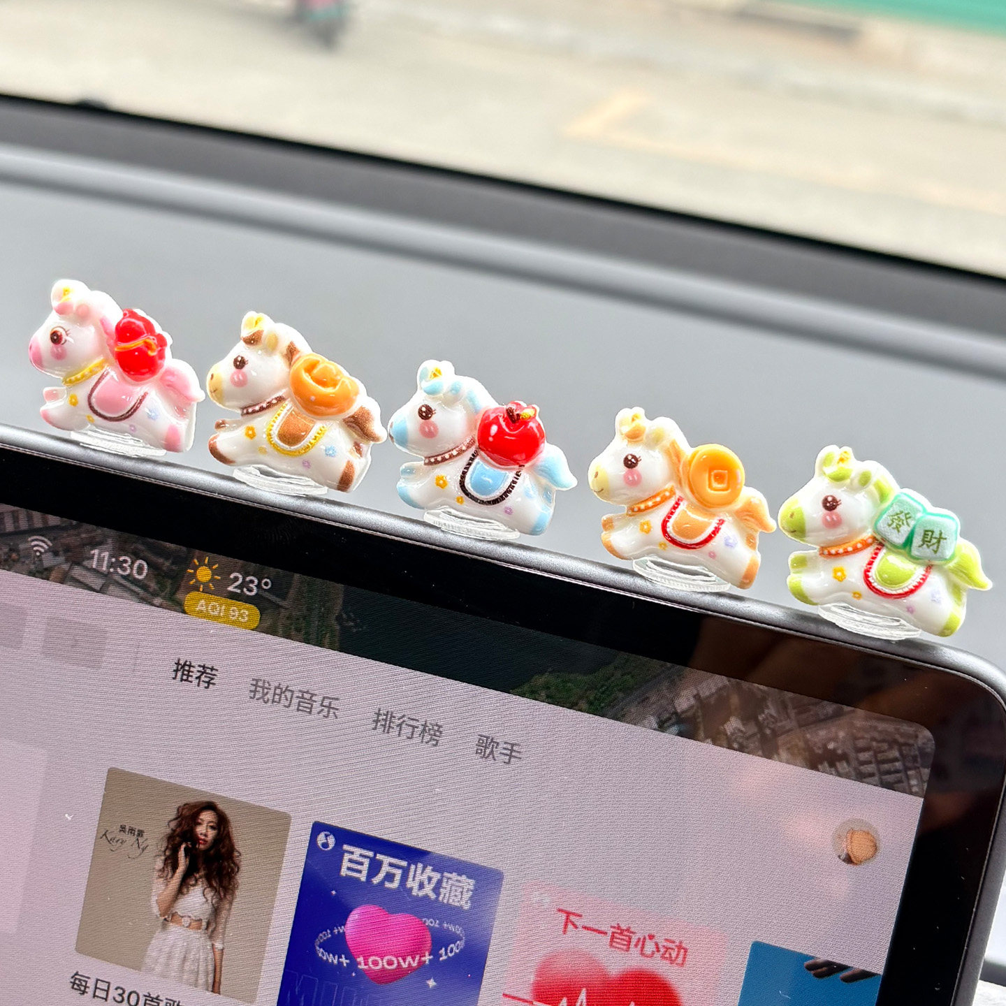 马年新款车载屏幕马上有钱小摆件发财暴富小马汽车内中控台装饰品