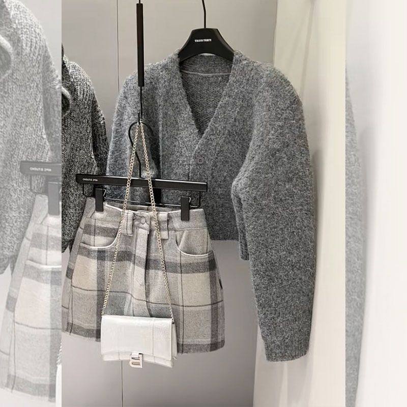 灰色独特高级感短款针织女秋冬小香风开衫毛衣新款格子短裙套装