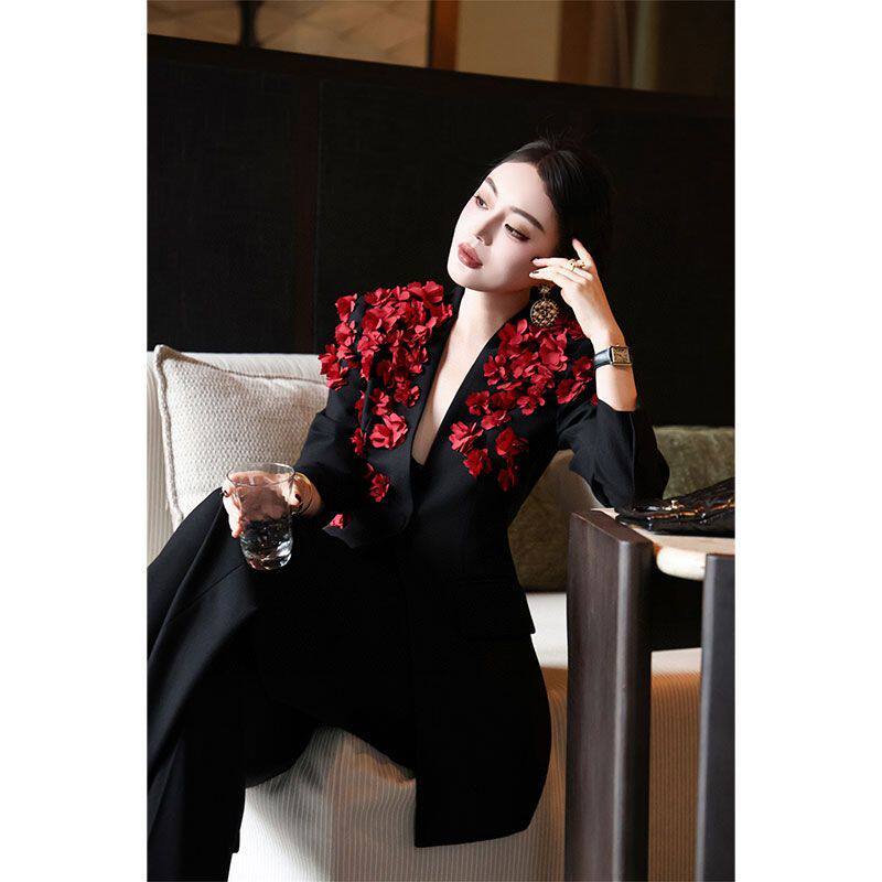 时尚套装设计感满身花朵