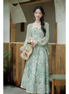 法式度假风绿色碎花吊带连衣裙女夏季新款海边绝美长裙设计感裙子