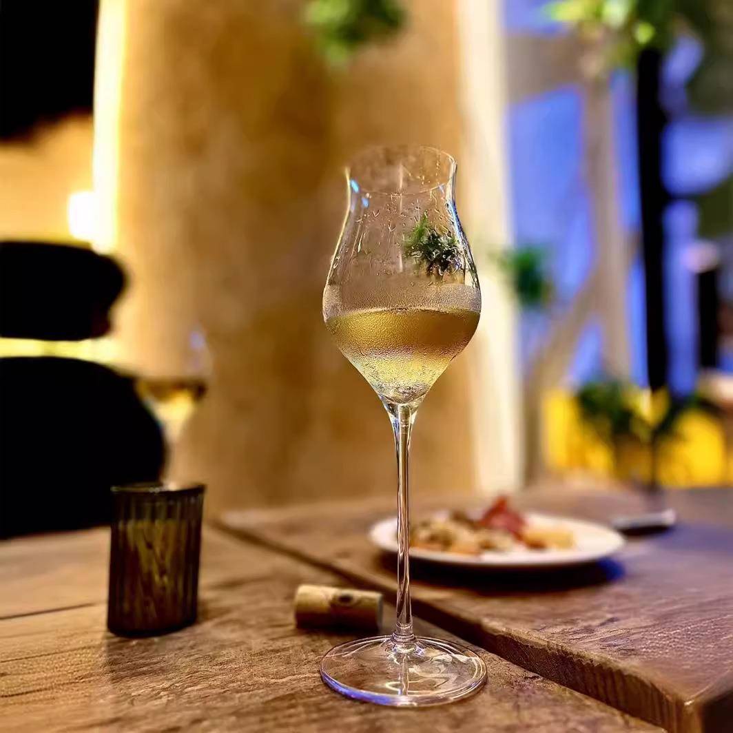 郁白金香酒白葡萄杯香槟杯红酒杯郁金香酒闻香杯晶 无铅水手工葡
