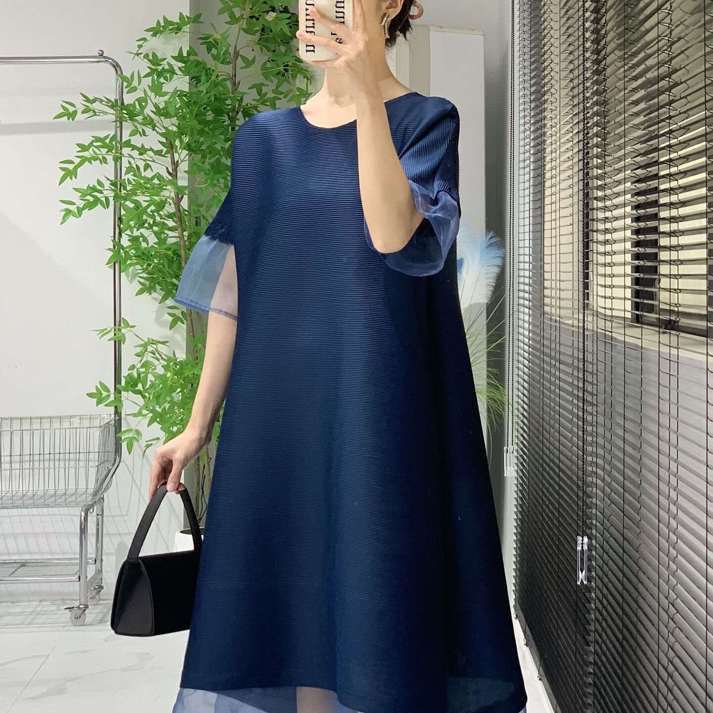 密褶拼网纱连衣裙女2024夏新品宽松圆领短袖纯色简约气质中长裙子