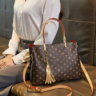 女包名牌轻奢品牌2025款真皮斜挎单肩包百搭大容量手提包女士包包