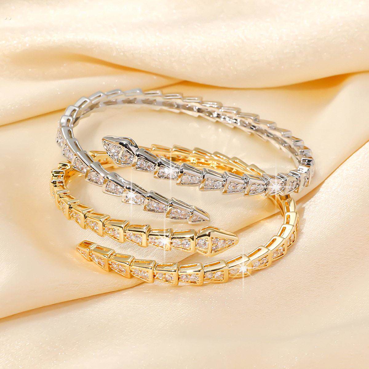 蛇形满钻手镯女小众高级感2025新款爆款手炼轻奢精致独特百搭手饰