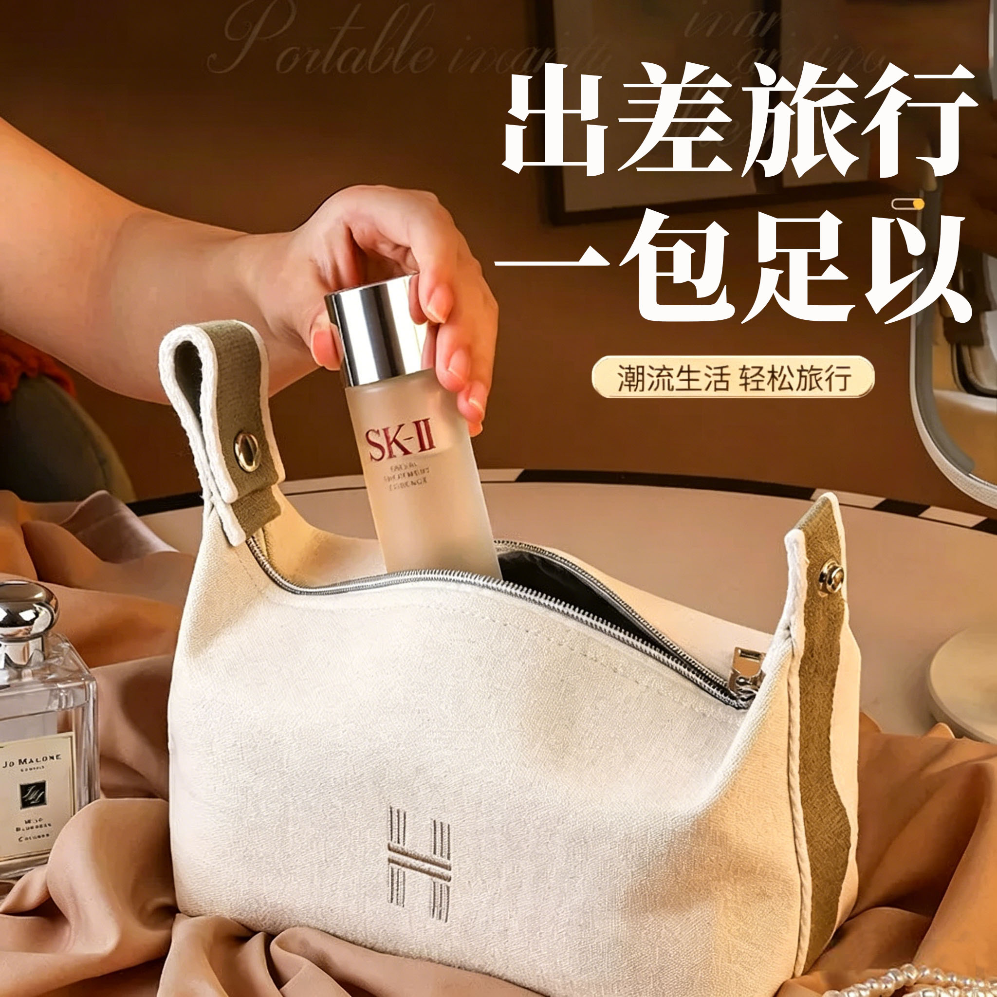 化妆包女2026新款大容量外出可携式收纳包超火小号旅行防水轻奢高