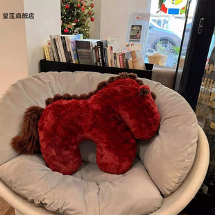 新年装饰客厅沙发靠枕生肖毛绒公仔小马抱枕红色马年玩偶礼物靠垫