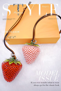 2025新款树脂立体草莓包包挂件可爱配饰tb草莓高级感情侣背包配饰