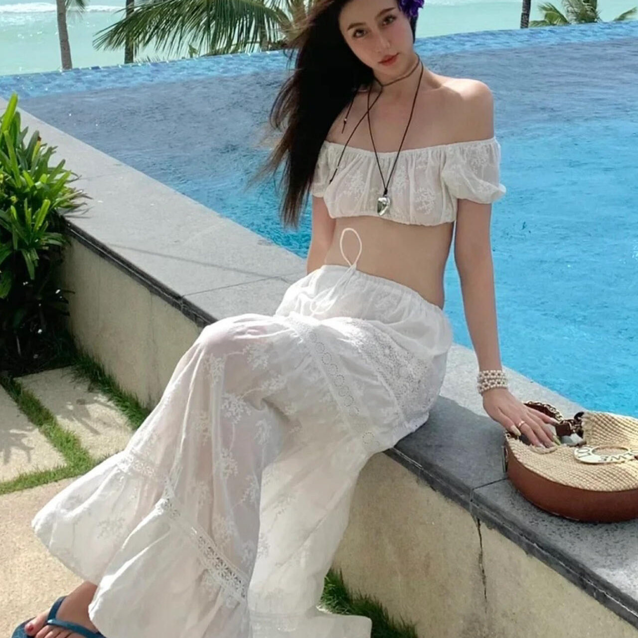 白月光海边度假性感辣妹套装女法式白色一字肩抹胸泳衣比基尼女款