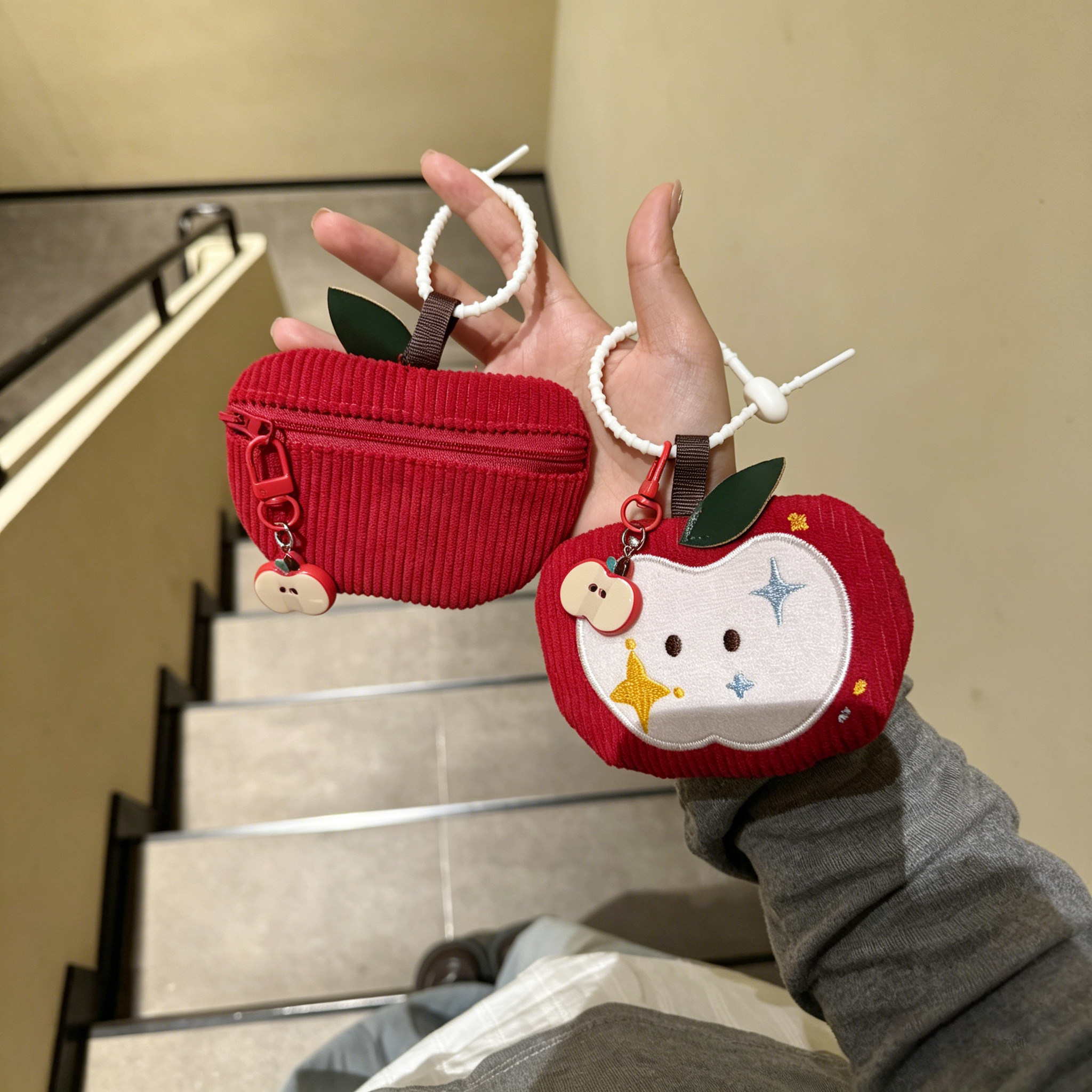 苹果卡包证件收纳包女驾驶证小卡包零钱包随身包口红耳机包2026