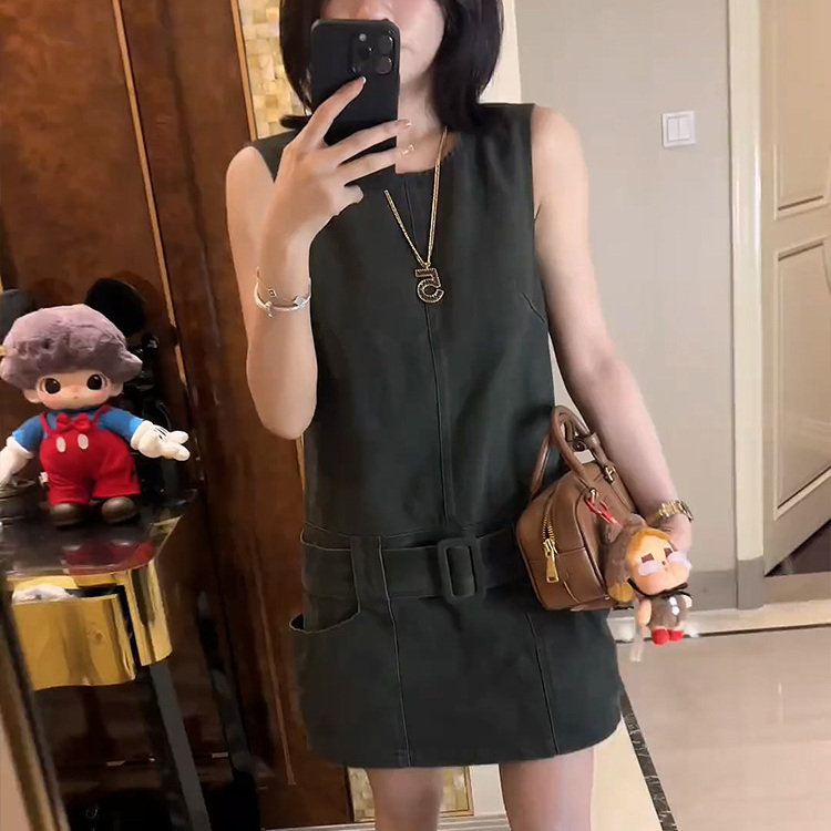绿色无袖背心连衣裙女2025夏季新款法式休闲独特漂亮气质牛仔短裙