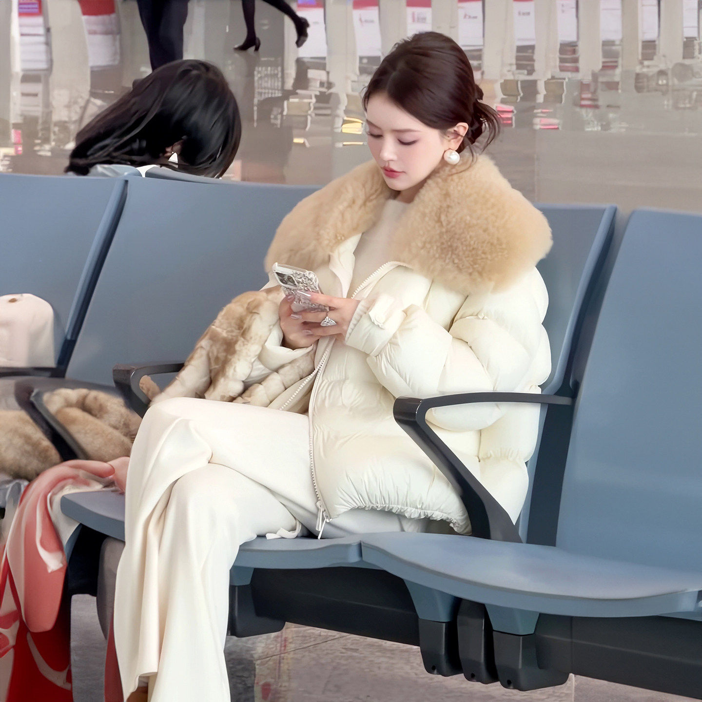 温柔风高级感大毛领羽绒棉服女冬新款白色宽松保暖云朵泡芙短外套