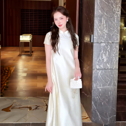 新款缎面立领钉珠衬衫裙显瘦