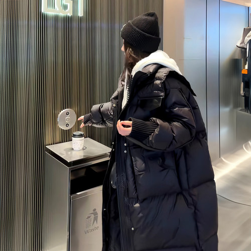 今年爆款中长款宽松连帽羽绒棉服