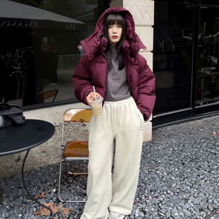 乌梅子酱今年流行色羽绒棉服女冬2025新款短款连帽面包服外套