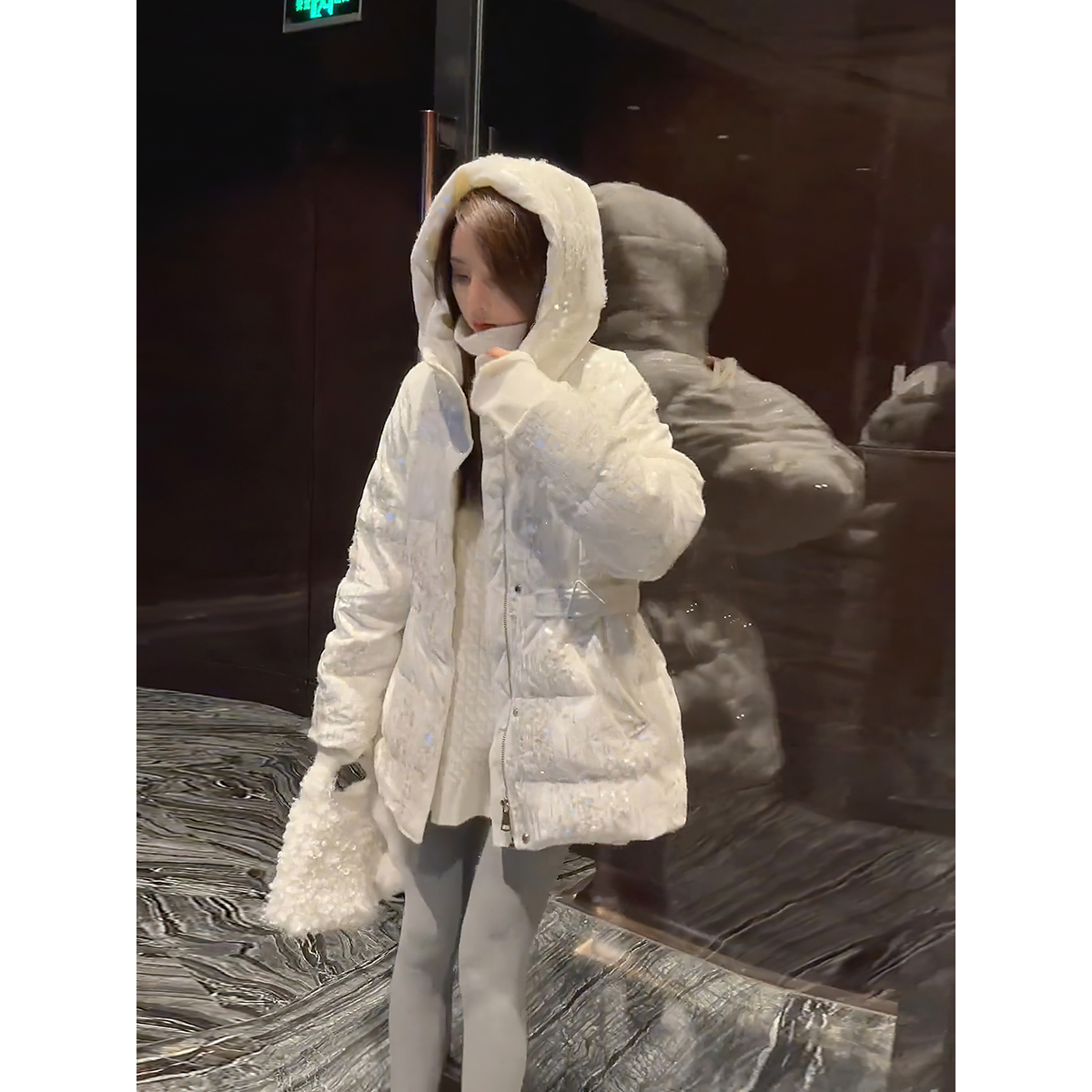 亮片新款气质高级感白色羽绒棉服